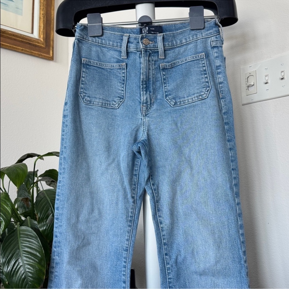 Gap Women’s 70’s Flare Jeans Sz 4/27 Regular High Rise Front Pockets Light Wash - Picture 4 of 9